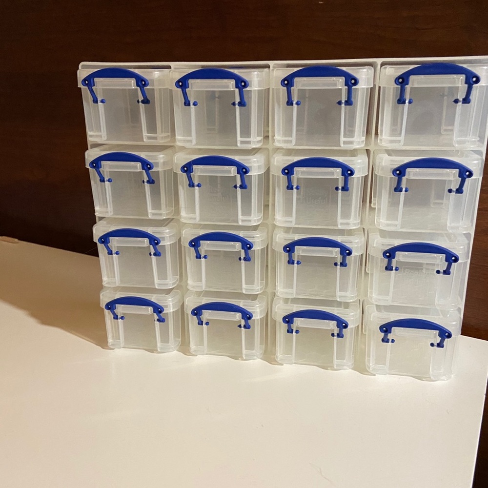 Plastic Organiser with small containers